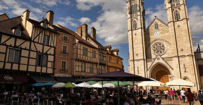 CHALON SUR SAONE FRANCIA CRUCEROS FLUVIALES RODANO CRUCEROS LYON CRUCEROS FLUVIALES SUR DE FRANCIA CRUCEROS EUROPA CRUCEROS RODANO RHONE CRUISES 